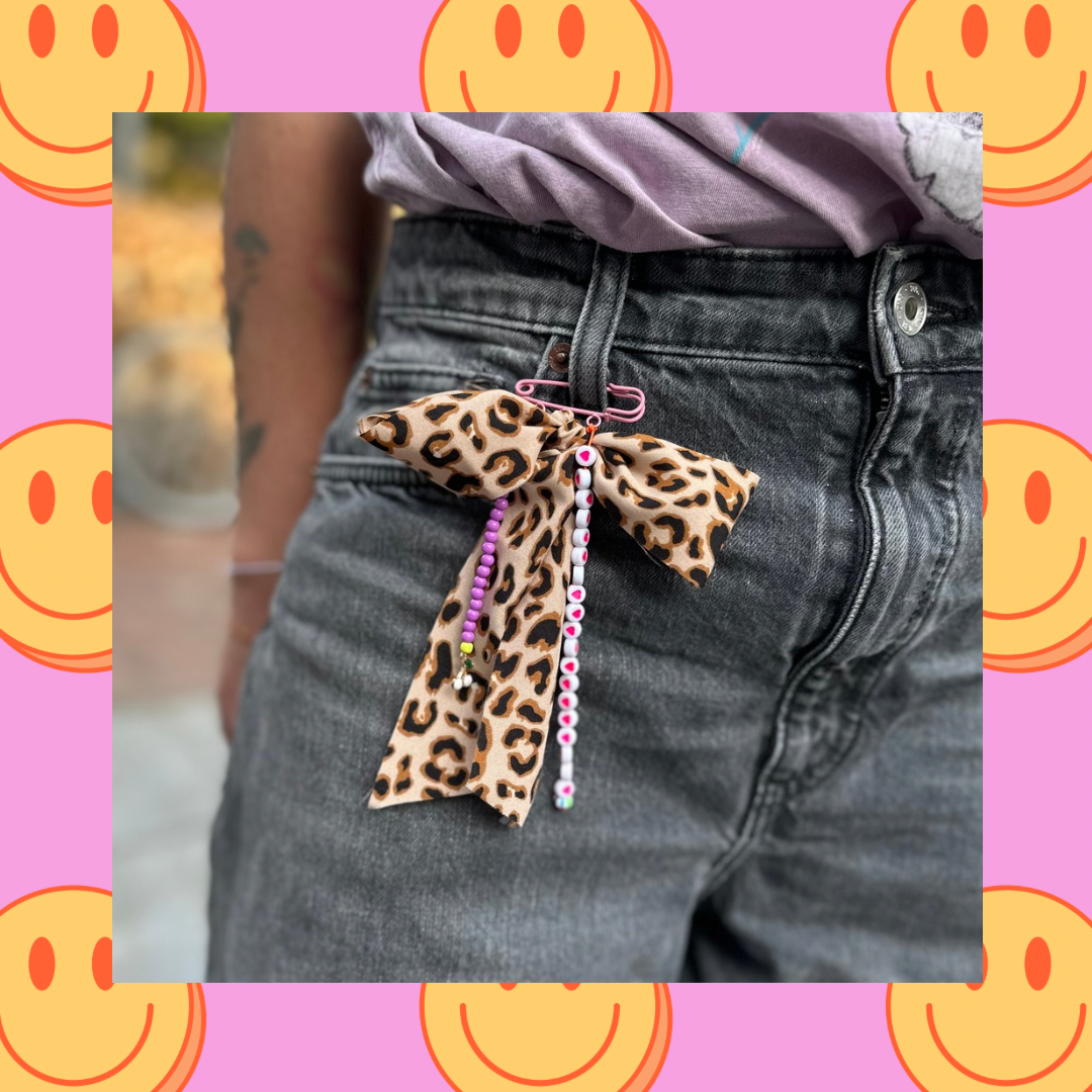 Trendy broche Leopard Cherry white