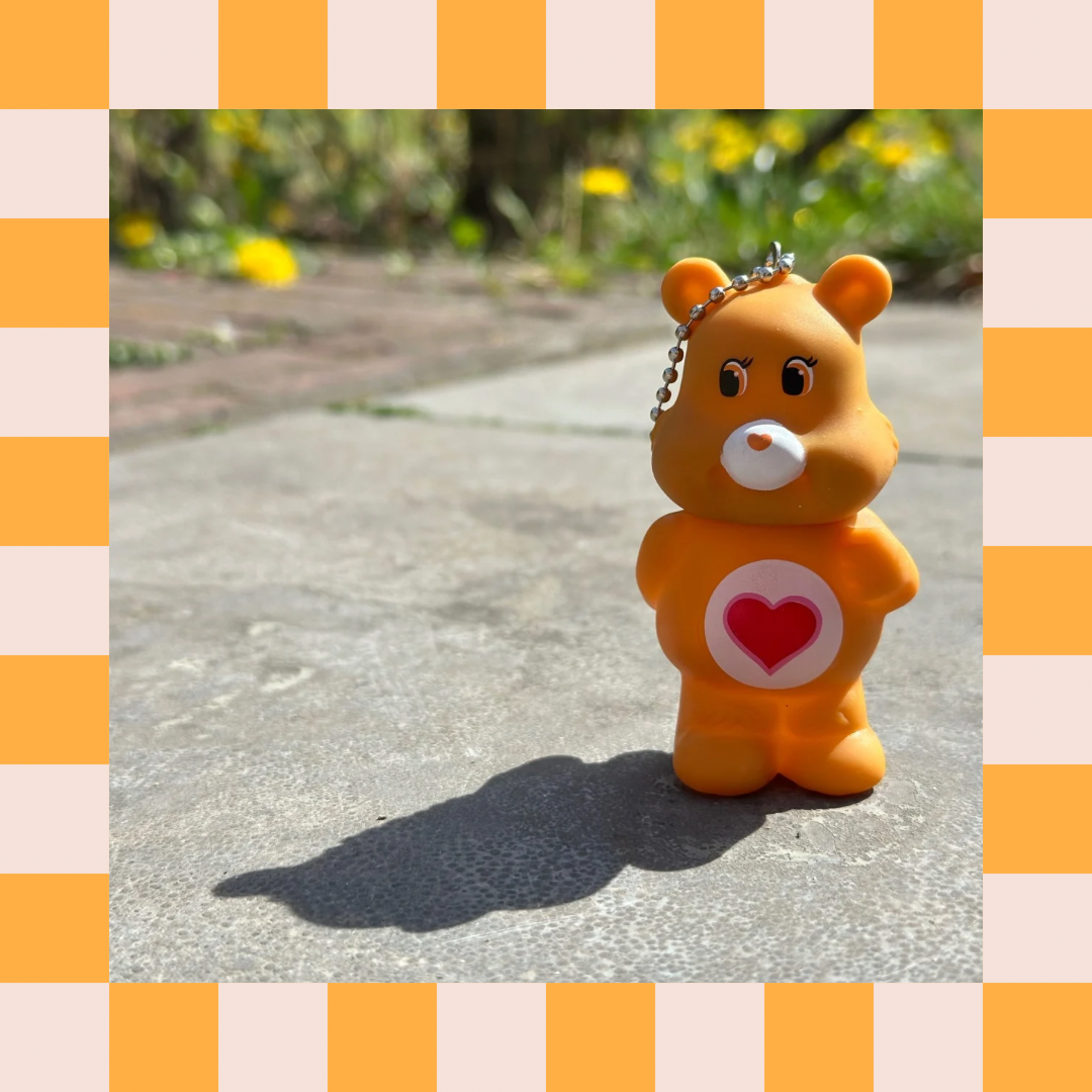 "LOVELY" Care Bear sleutelhanger