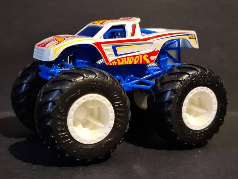 Hot Wheels Racing No:1