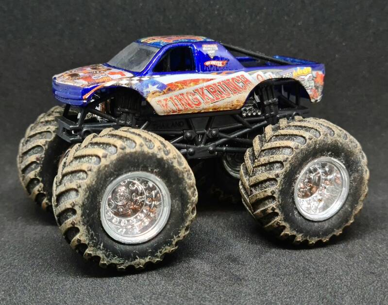 King Krunch - Muddy Tyre