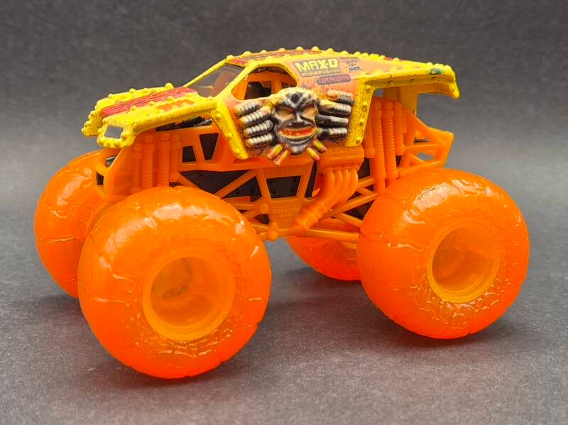 MaxD - Earth vs Surf