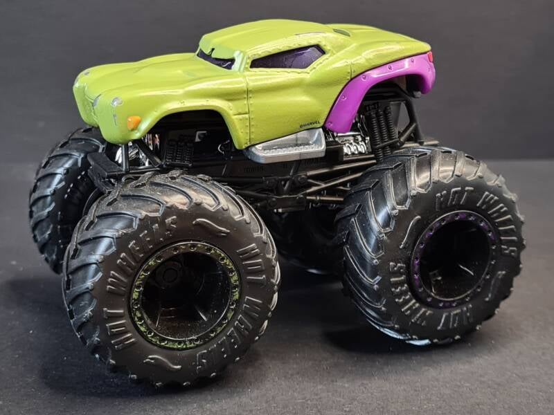 the-hulk-standard.jpg