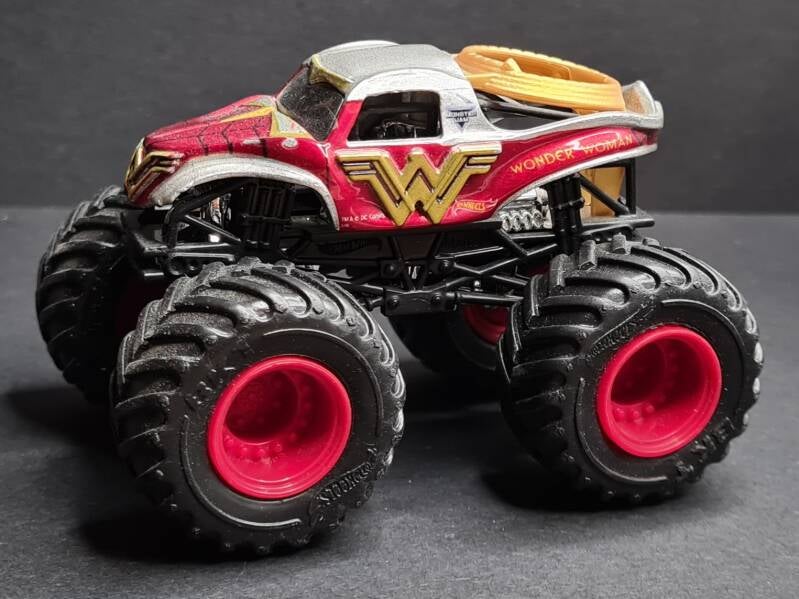 wonder-woman-2-standard.jpg