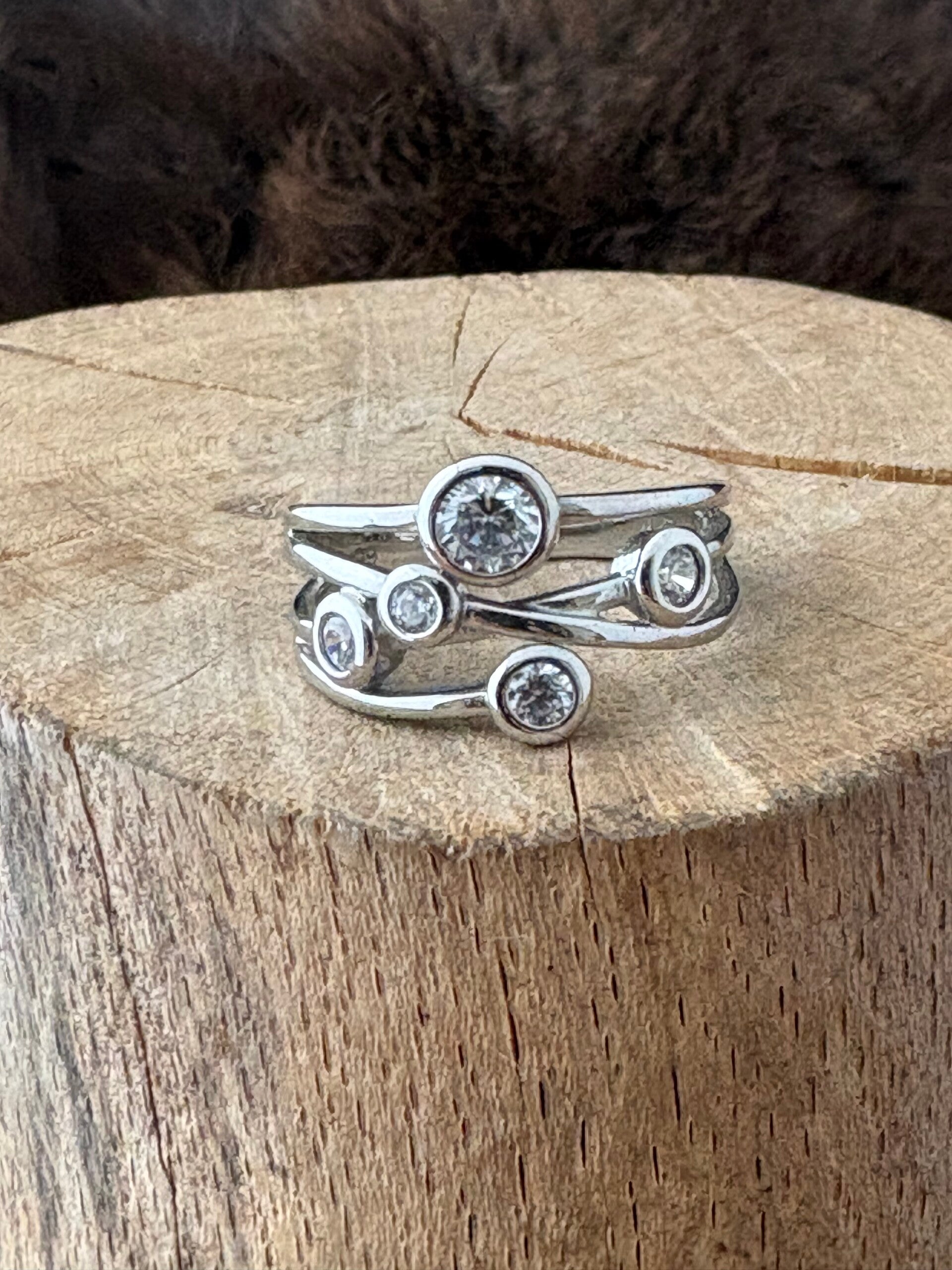 Zilveren ring met 5 zirkonia’s 1338283