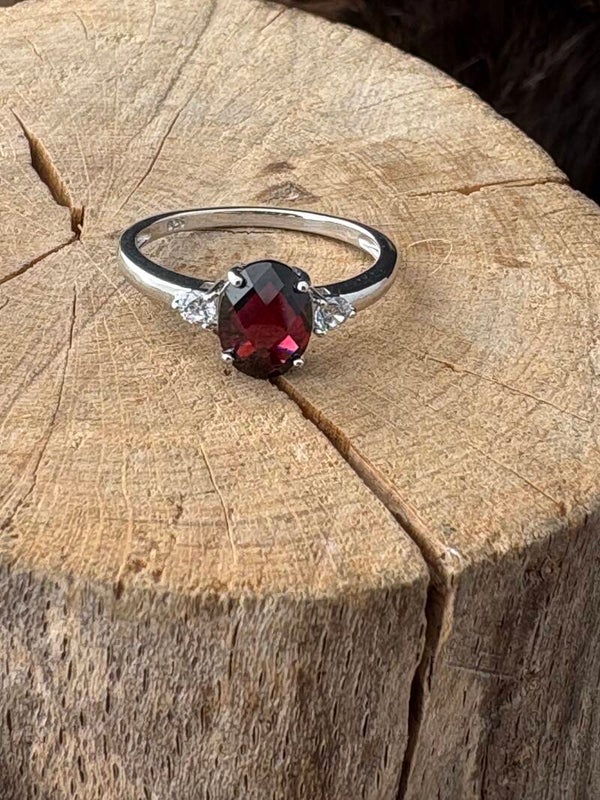 Ring met granaat 1340323