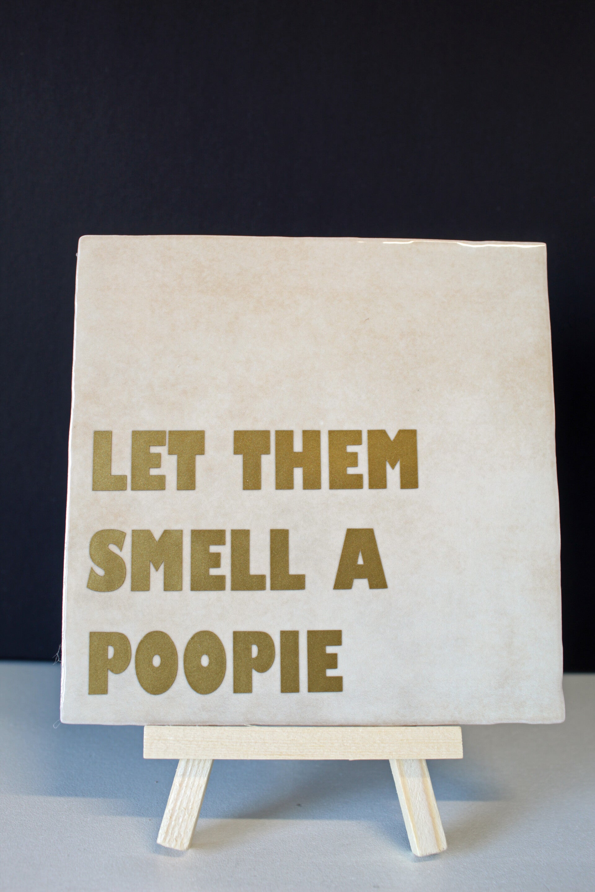 Tegeltje let them smell a poopie