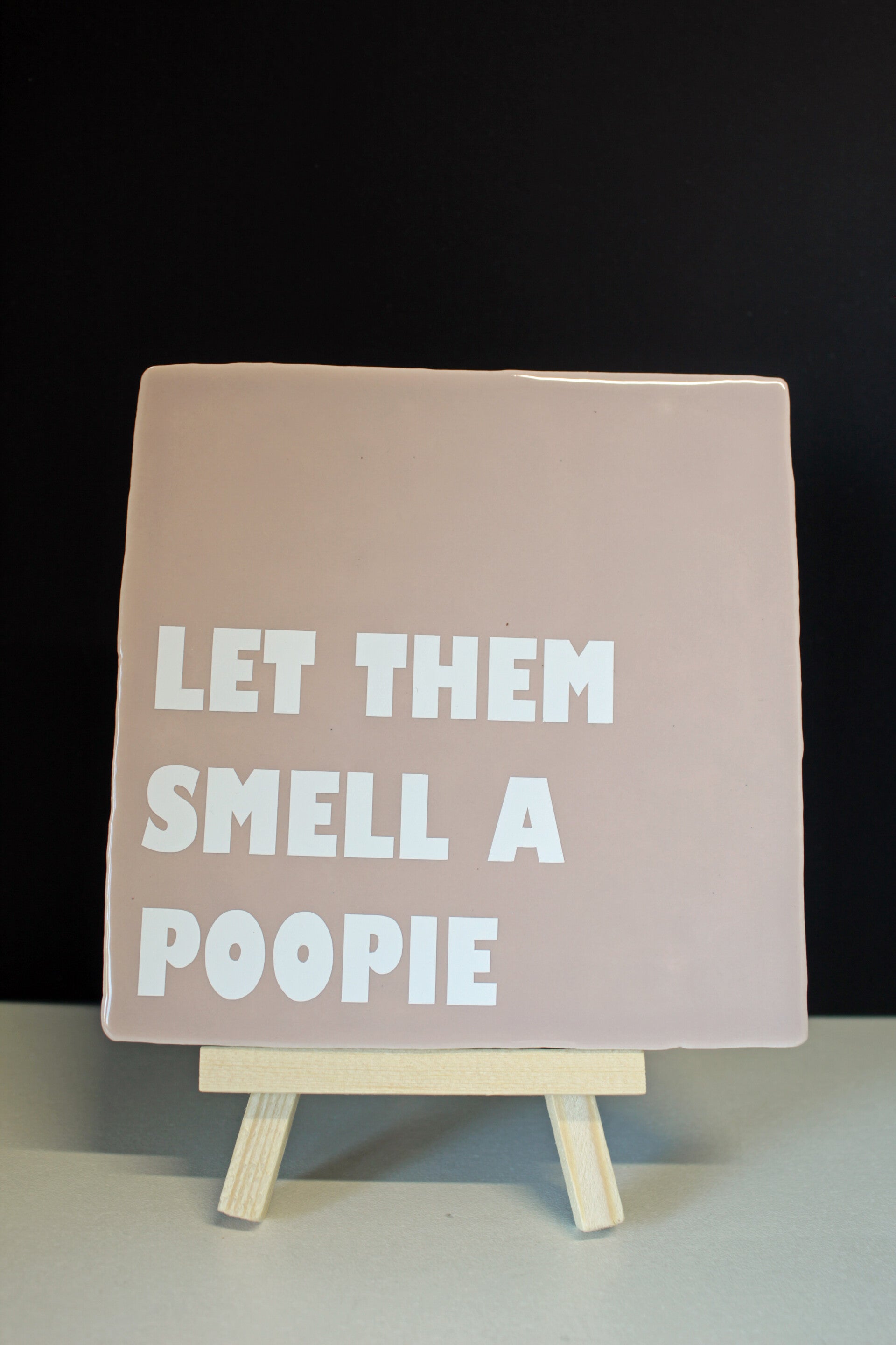 Tegeltje Let them smell a poopie