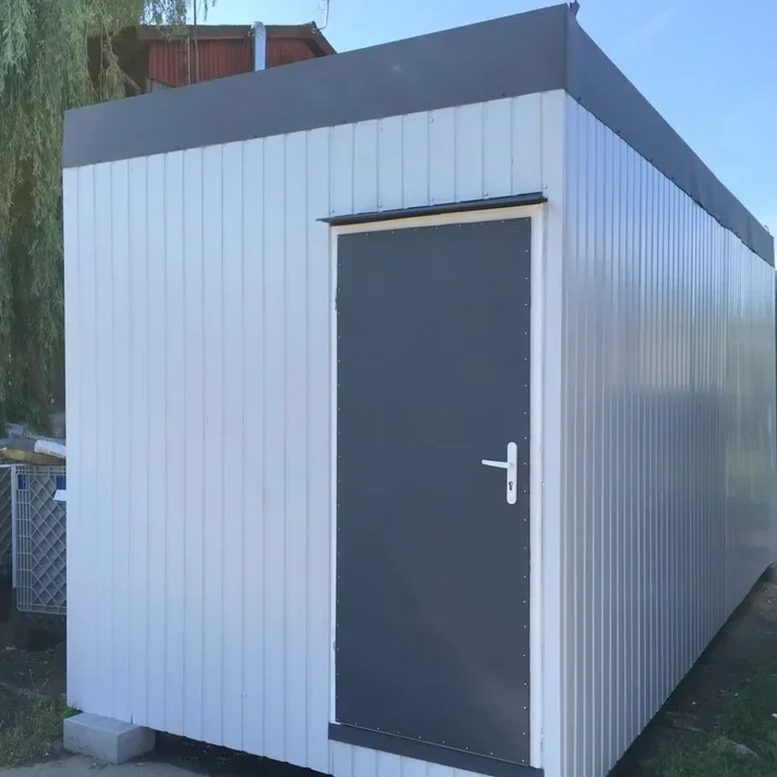 6 m langer Bürocontainer mit Dusche, Waschbecken und Toilette
