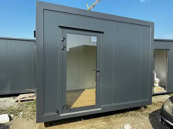 Bürocontainer/Gewerbefläche im offenen Stil – 13,5 m²