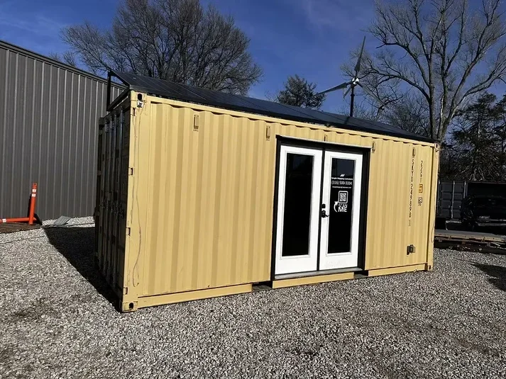 20-Fuß-Containerbüro mit Solaranlage
