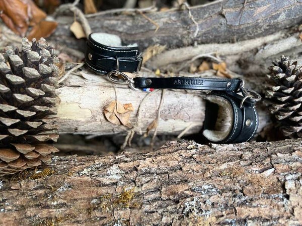 Menottes « Clara » doublées en mouton véritable