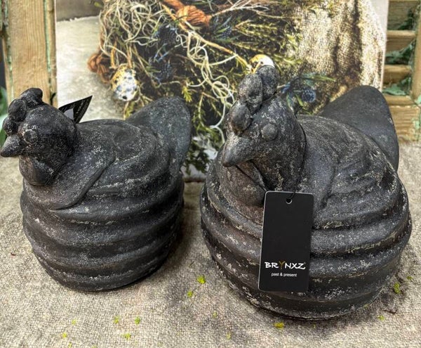 Set of 2 Chicken Relief Basalt