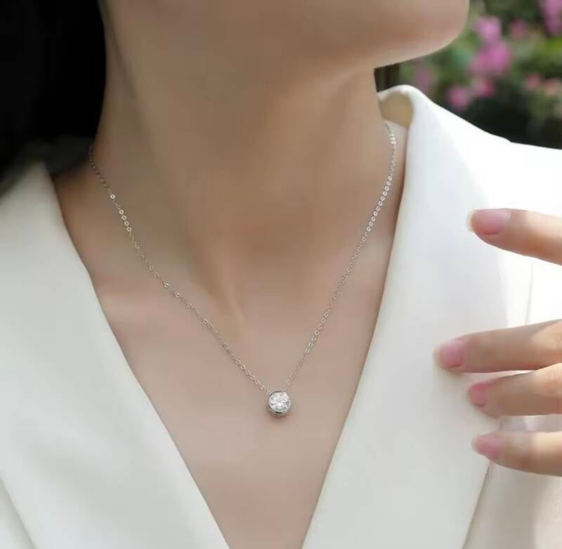 pendentif avec diamant 1 carat