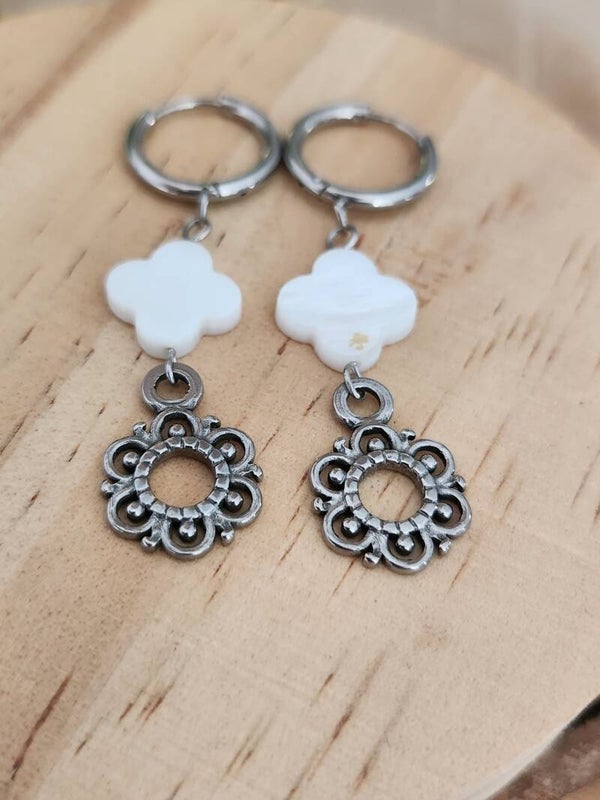 Les boucles d'oreilles trèfles