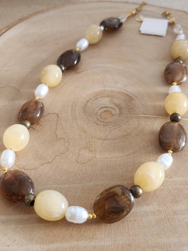 Collier marron marbré
