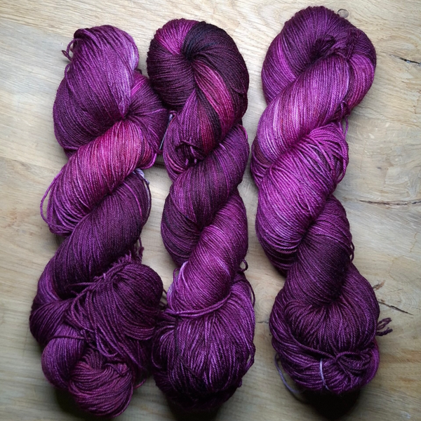 100 gram sokkenwol Magenta Bliss