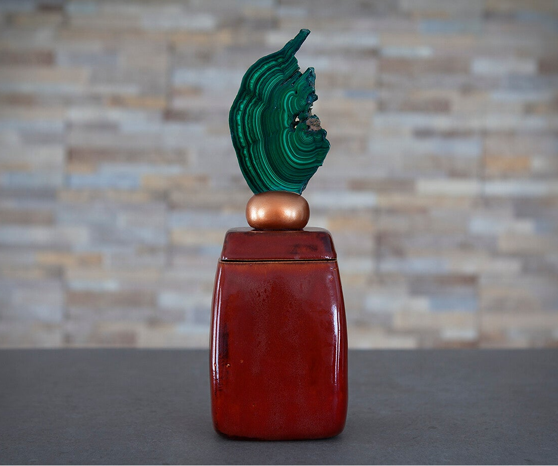 'Karmijnrood met malachiet.'