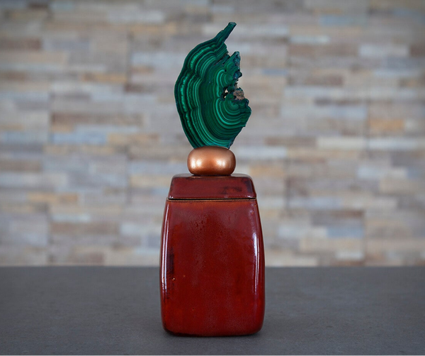 'Karmijnrood met malachiet.'