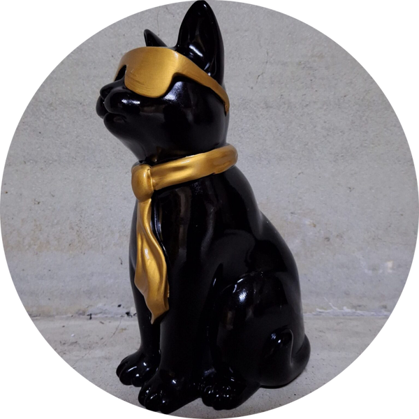 Kat zit met das en bril in diverse kleuren 28 cm verp 1/8