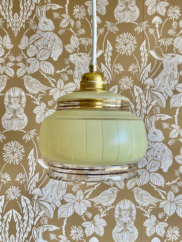 Vintage hanglampje in zacht geel met goud