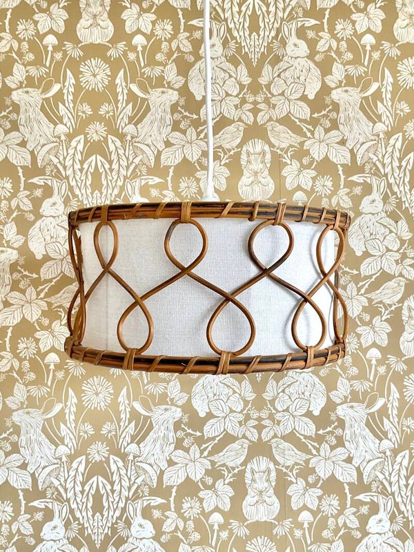 Vintage rotan hanglamp met ecru kleurige stof