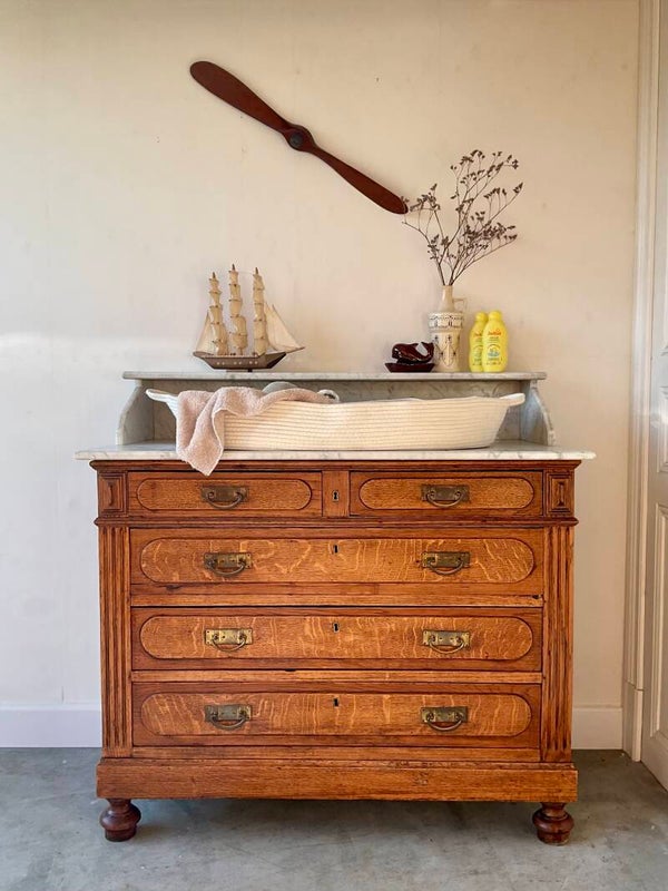 Commode met marmer blad en lades