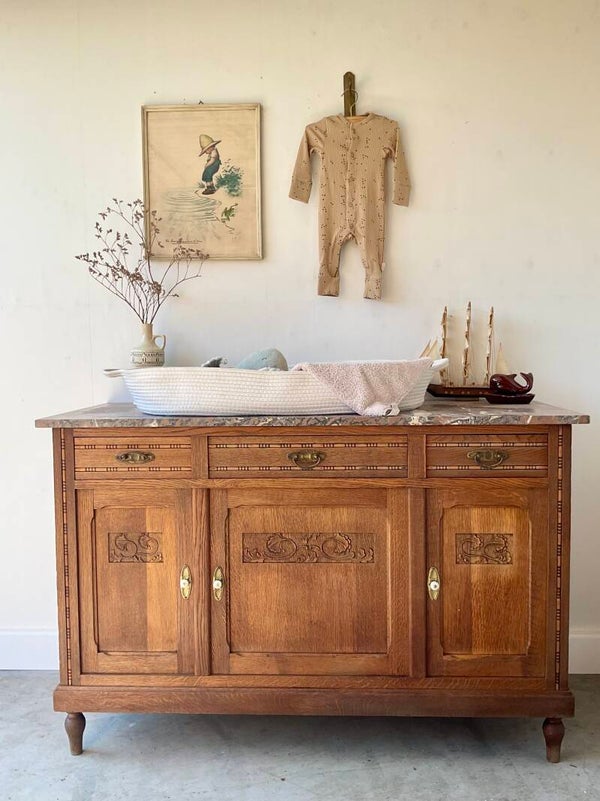 Commode met natuurstenen blad