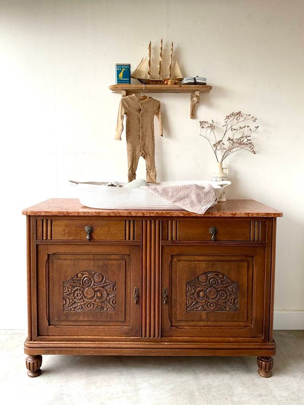 Commode met natuurstenen blad
