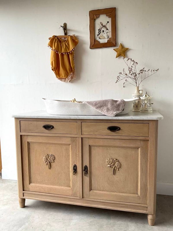 Antieke eiken commode in naturel, met marmet blad