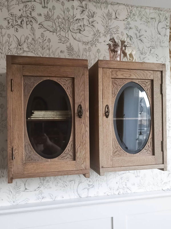 Vintage hangkastje linksdraaiend te openen
