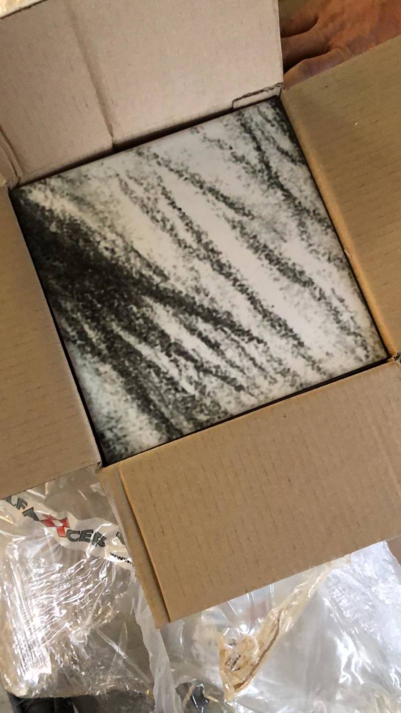 De tegels zijn binnen