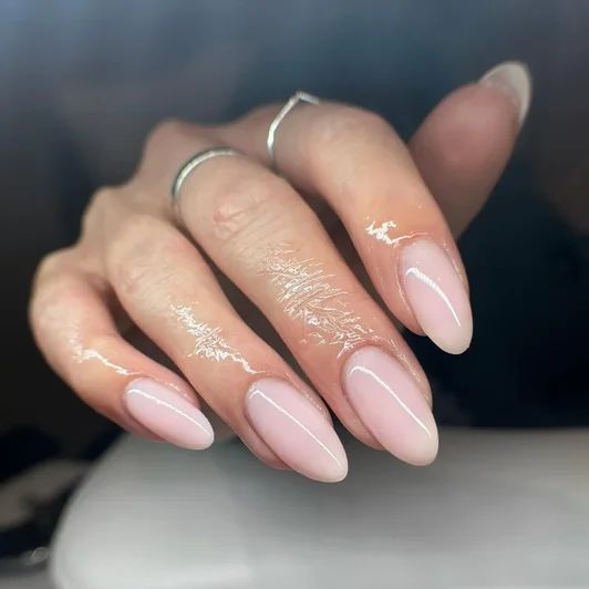 HONA True Foundation - Dainty on nails