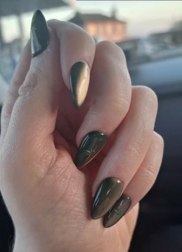 Saorsay's nails