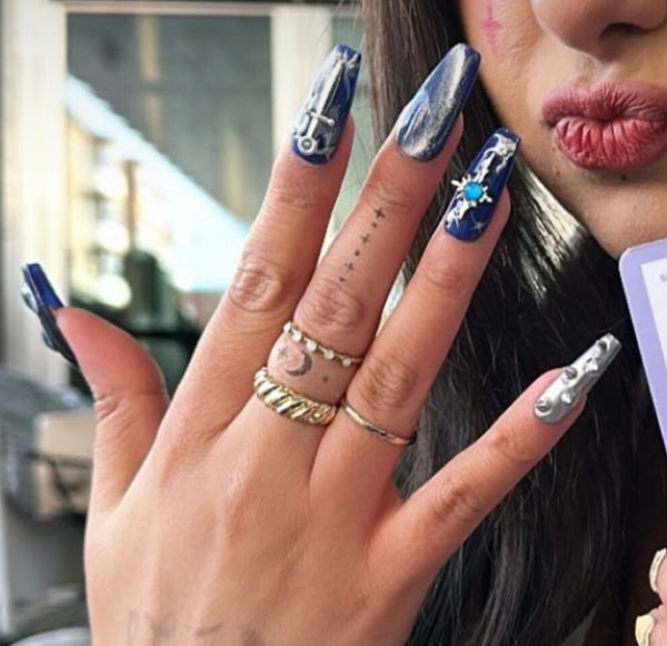 Hasi's nails