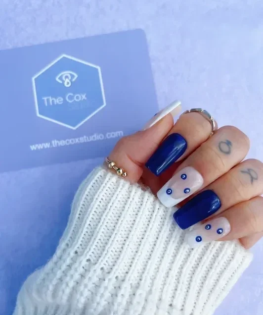 Custom Press-On Nail Set Art