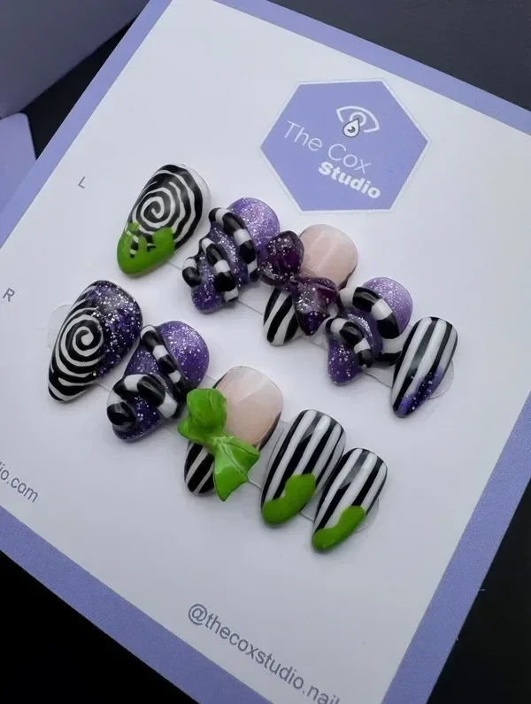 Intricate custom nail set