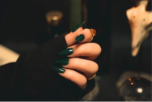 HONA Gel Polish - Thorne on nails