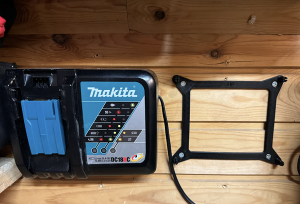 Makita Accu Lader wandhouder