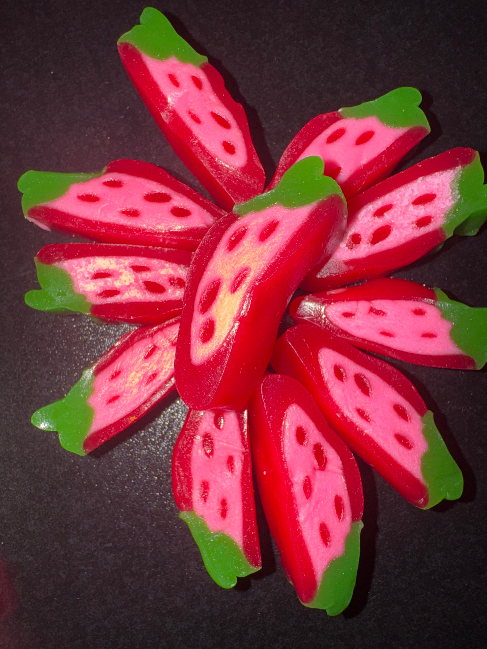 Strawberry peelable licorice