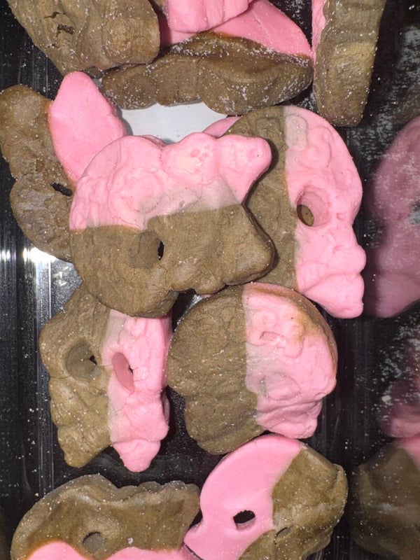 Licorice and strawberry bub skulls (HALAL)