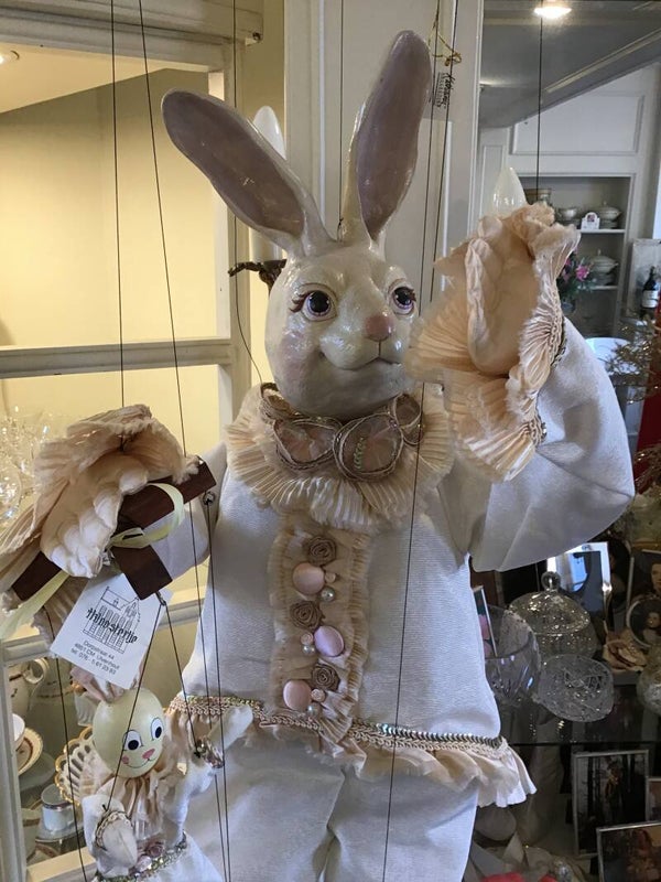 Paashaas, Katherine’s dolls