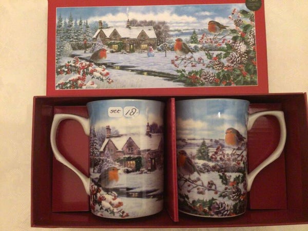 Set porseleinen bekers Kerst roodborstjes in sneeuw