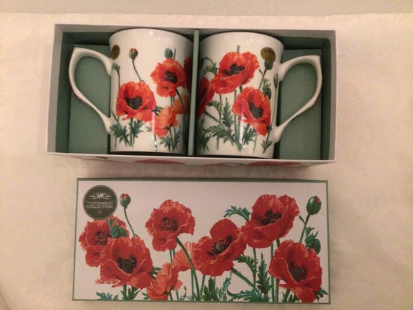 Set porseleinen bekers klaproos