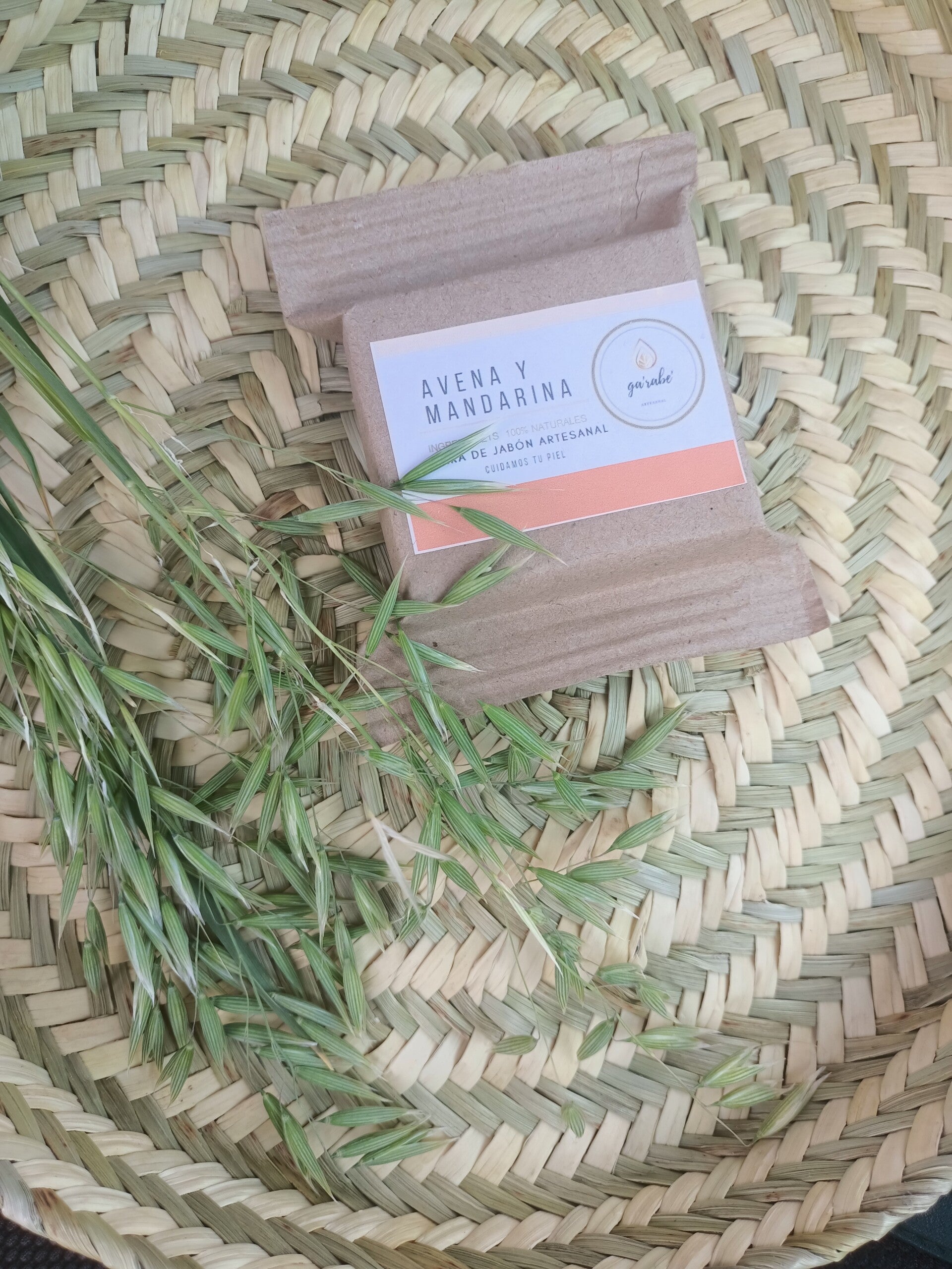 Jabón artesanal de avena y mandarina