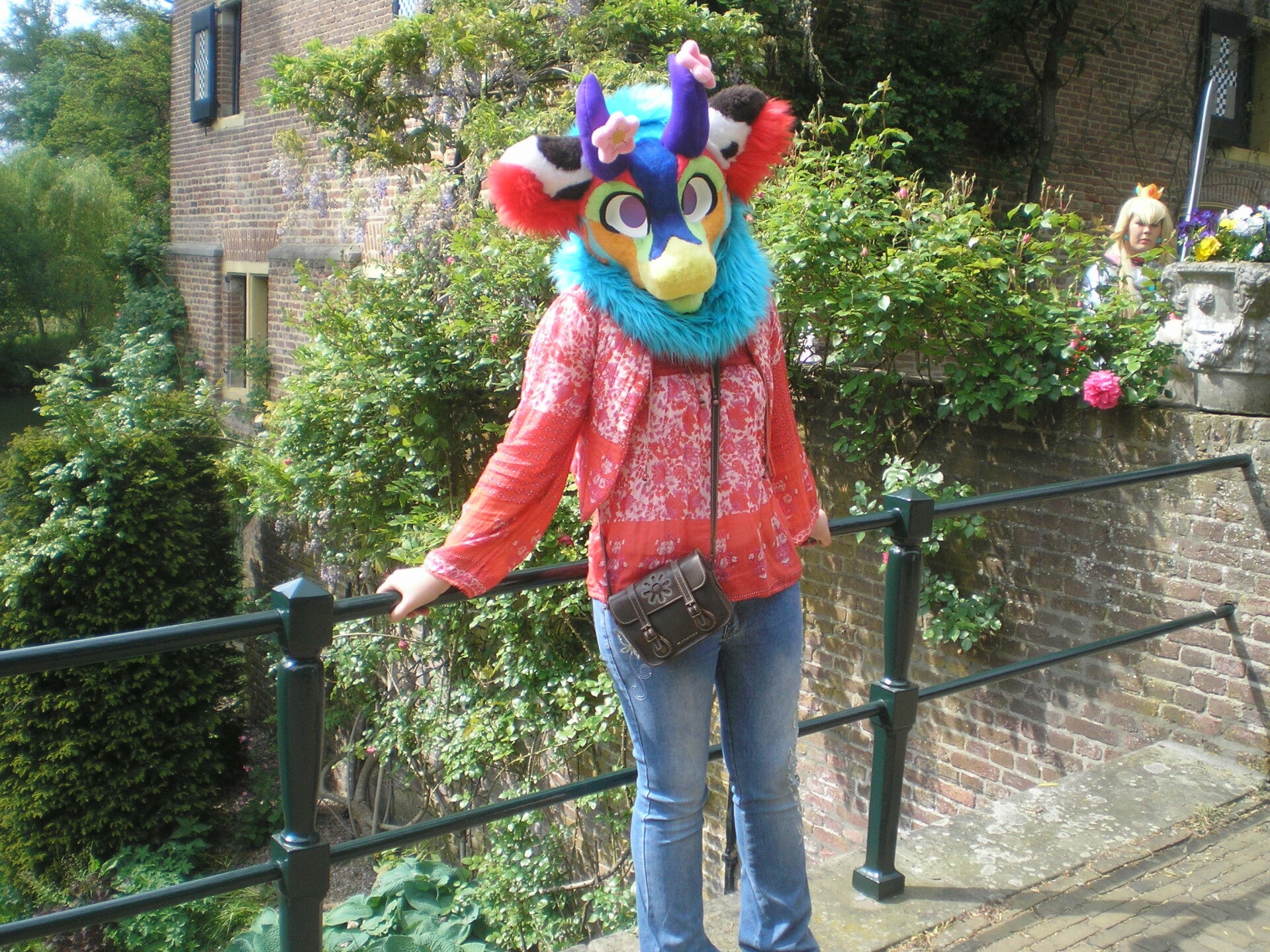 Shep personal suit, eyeblanks by Nukecreations, flowers by Craftioli and neck patten by Lopsoflovestudios! 