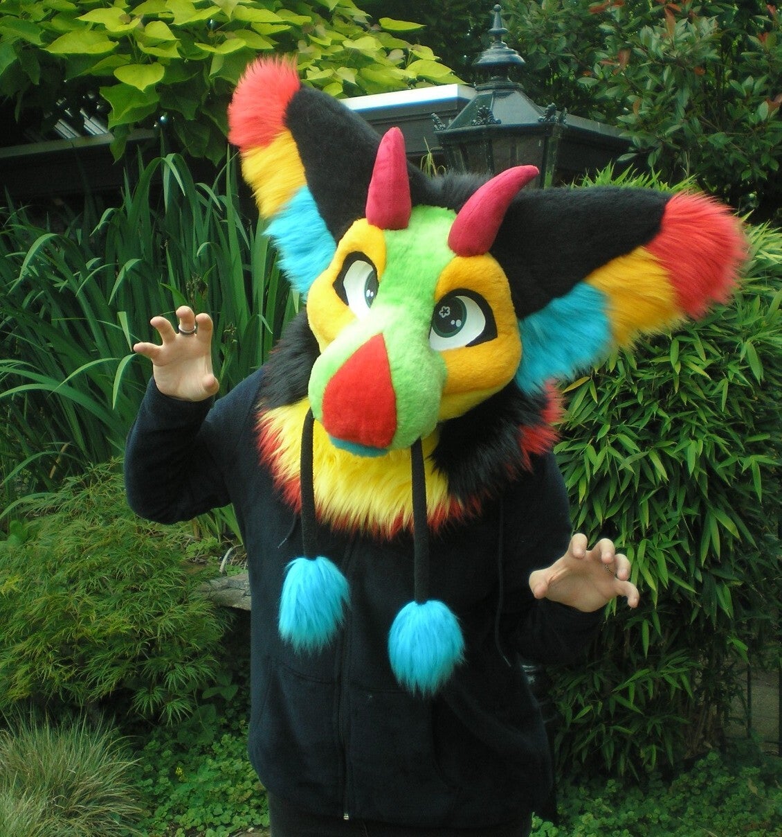 Pre-made toucan dragon - Headbase + eyeblanks by Nukecreations, hood pattern by Lopsoflovestudios. 