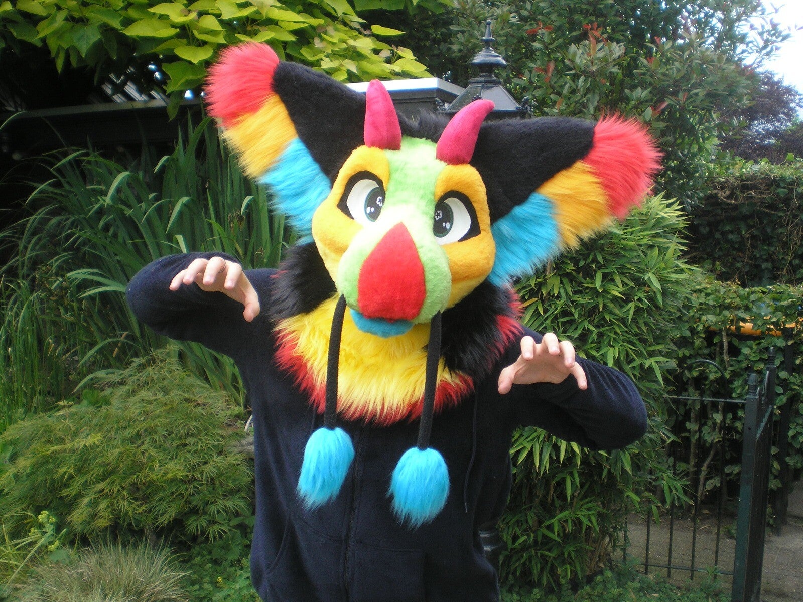 Pre-made toucan dragon - Headbase + eyeblanks by Nukecreations, hood pattern by Lopsoflovestudios.