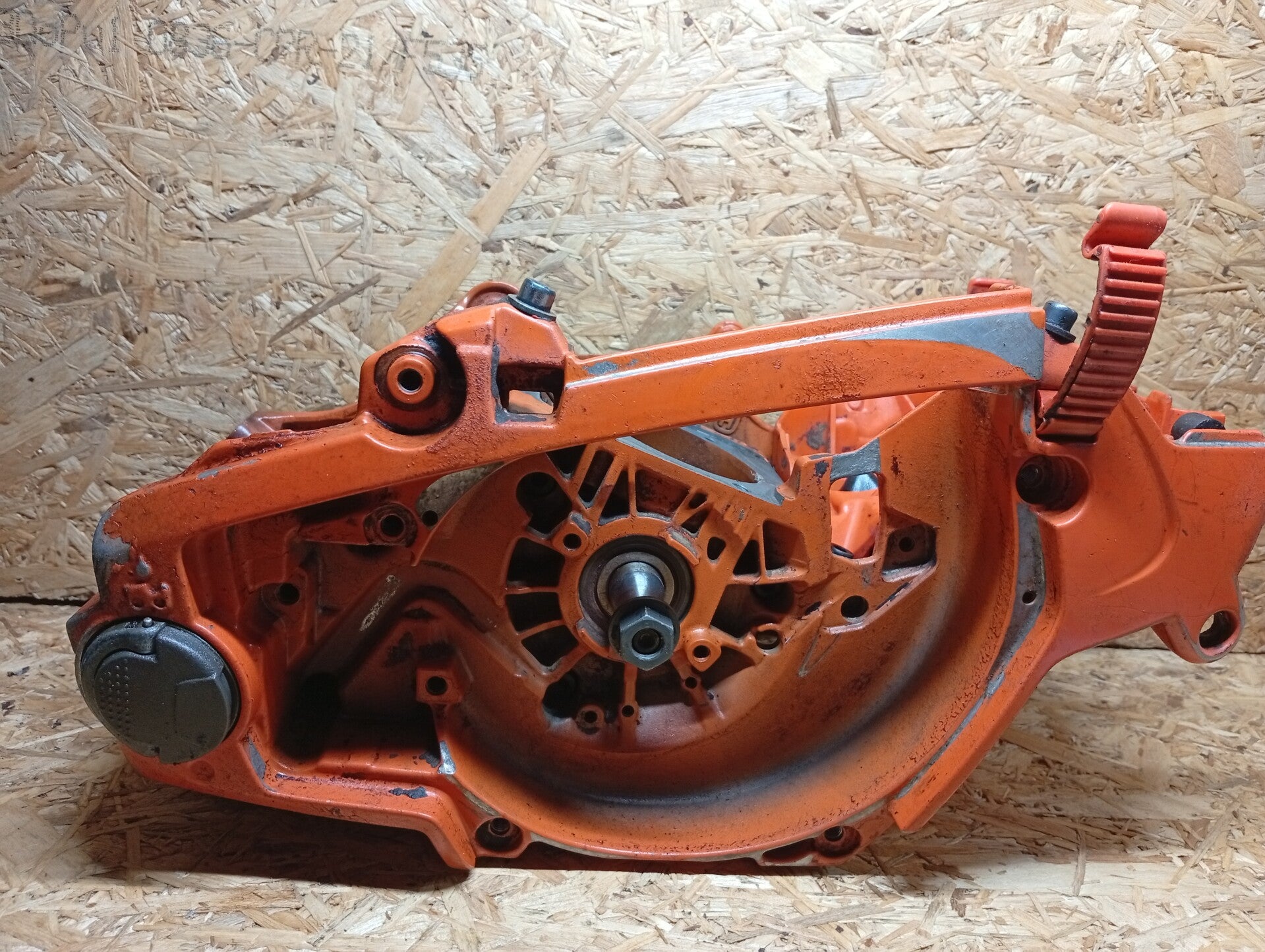Bas moteur tronçonneuse Husqvarna 555