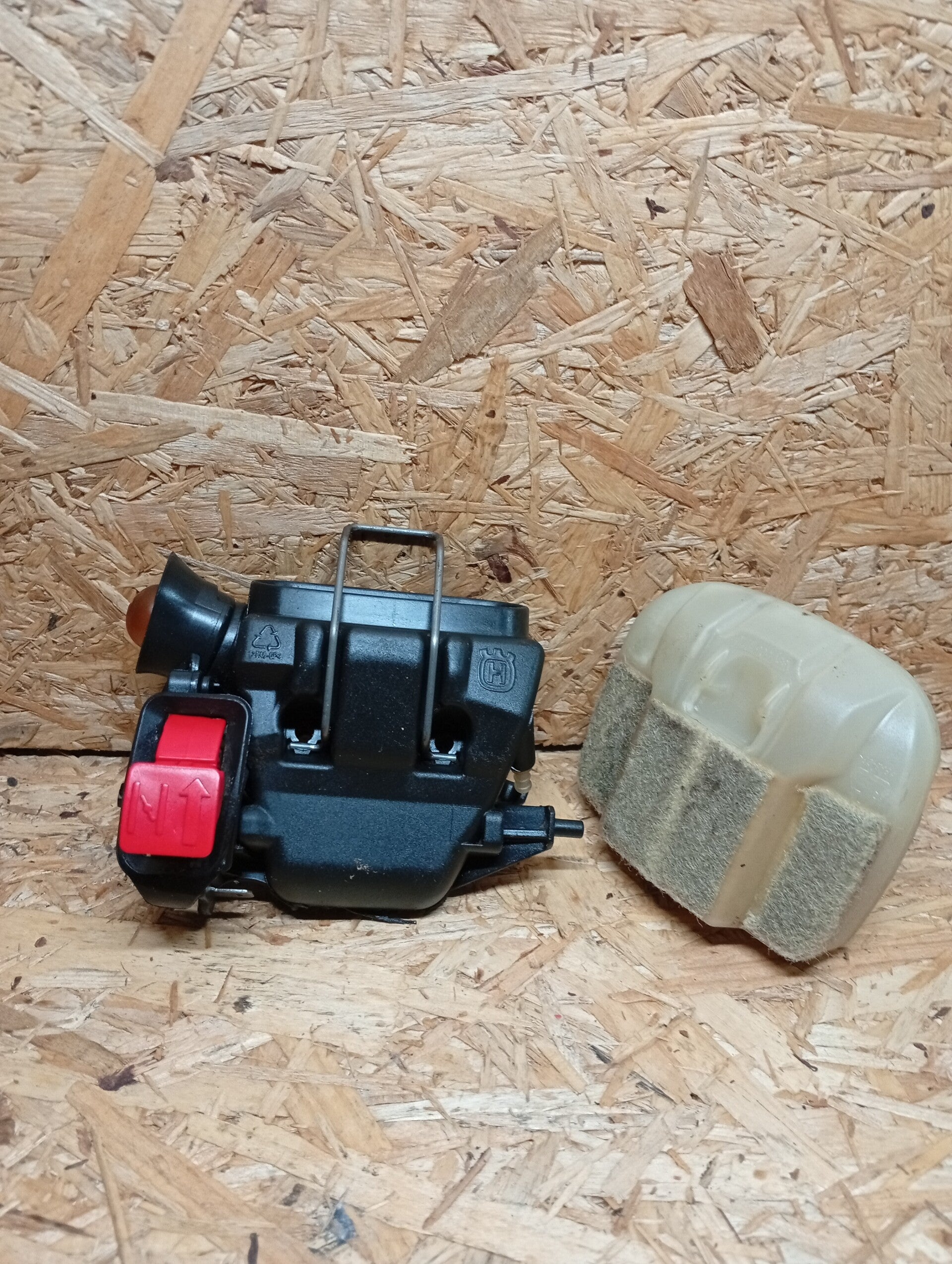 Support filtre a air complet Husqvarna 555
