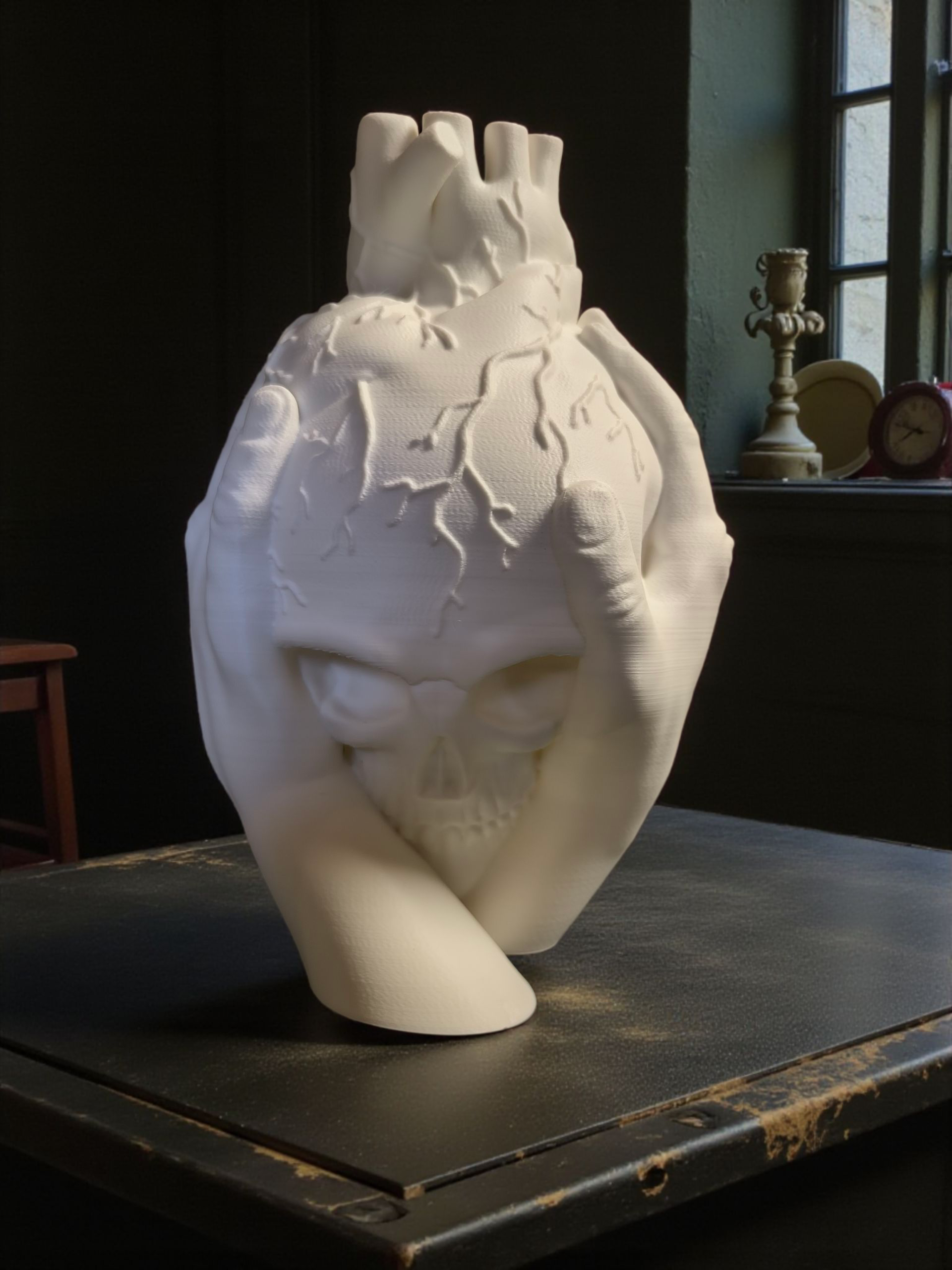 Broken heart skull vaas